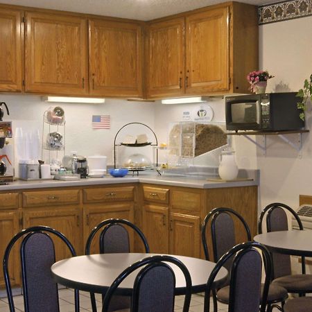 Super 8 By Wyndham Aransas Pass Hotel Ресторант снимка